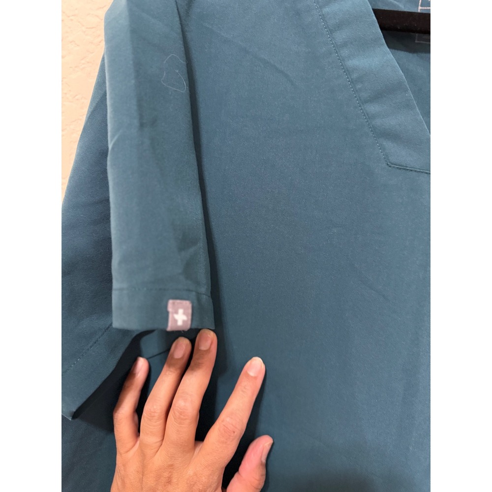 FIGS Technical‎ Collection Teal Blue Scrub Top Short Sleeve V Neck Size Large - Picture 3 of 4